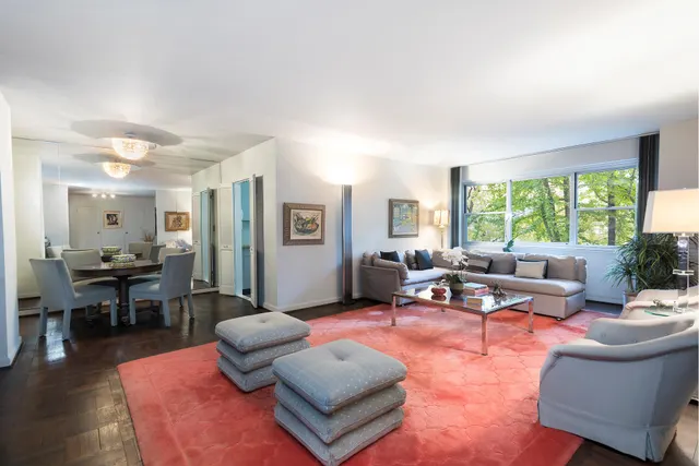 70 E 10th Street