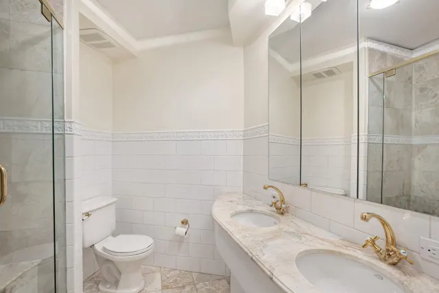 418 Central Park West