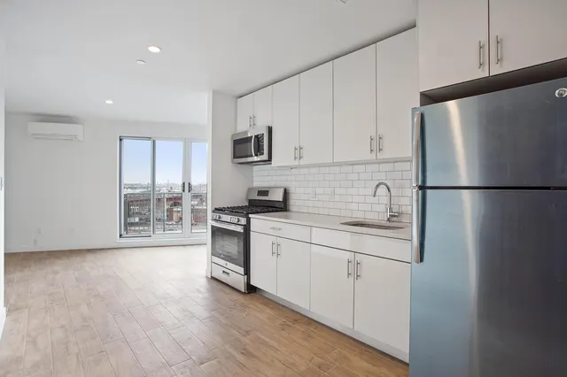 10-44 Jackson Avenue