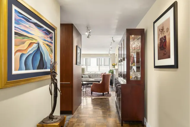 70 E 10th Street