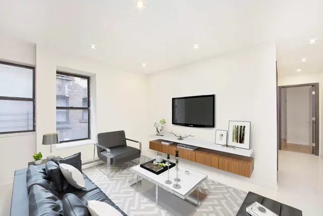 10 Manhattan Avenue
