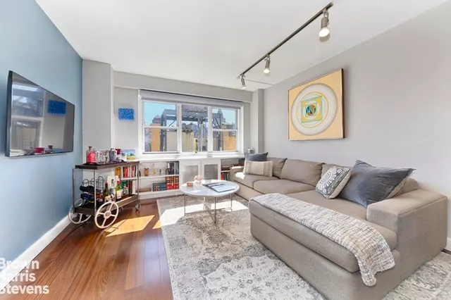 69 W 9TH Street