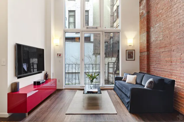 39 E 12TH Street