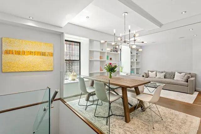 23 E 10th Street