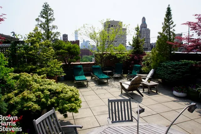 23 E 10th Street