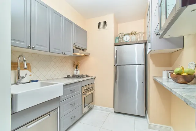 305 East 72nd Street