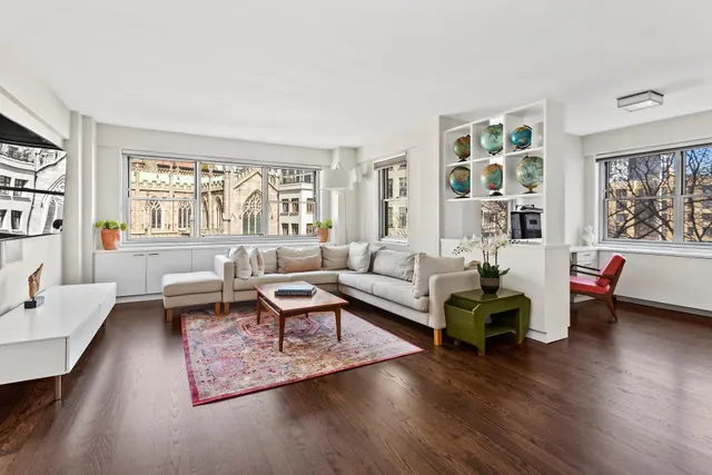 70 E 10th Street