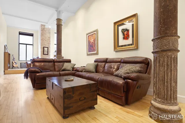 39 E 12TH Street