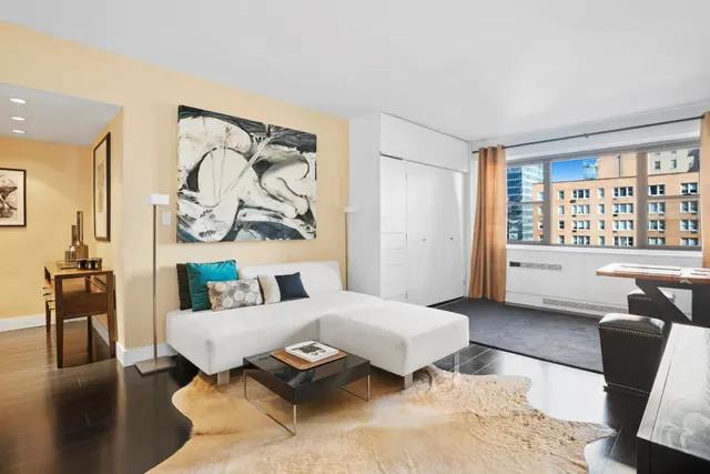 305 East 72nd Street