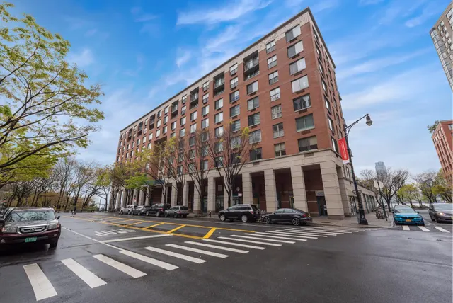 21 South End Avenue