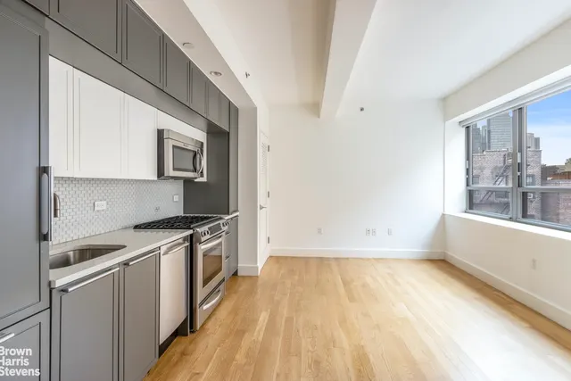 465 West 51st Street