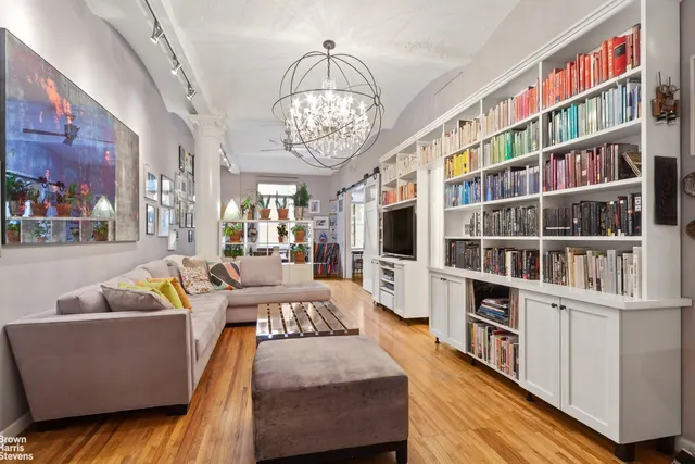 39 E 12TH Street