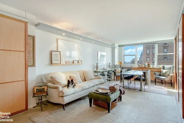 77 Seventh Avenue