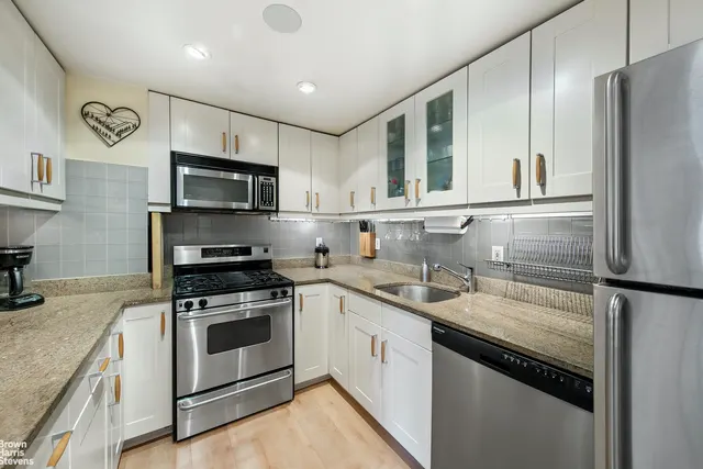 211 East 53rd Street
