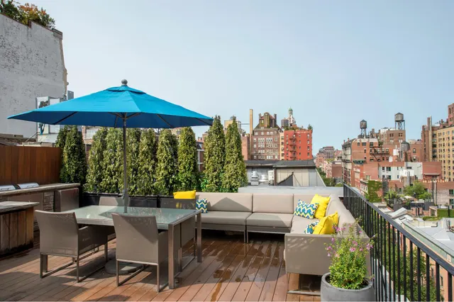 23 E 10th Street