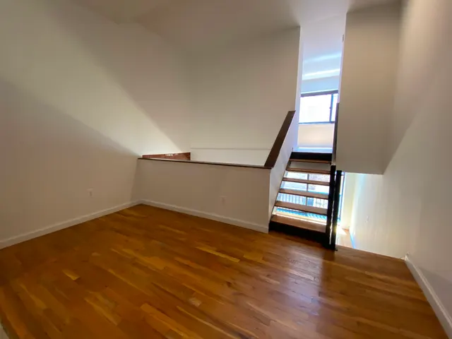 10 Jones Street