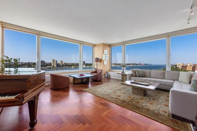 240 Riverside Boulevard