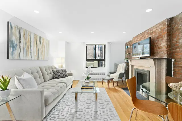 23 E 10th Street