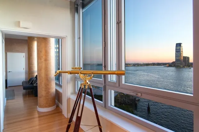 2 River Terrace