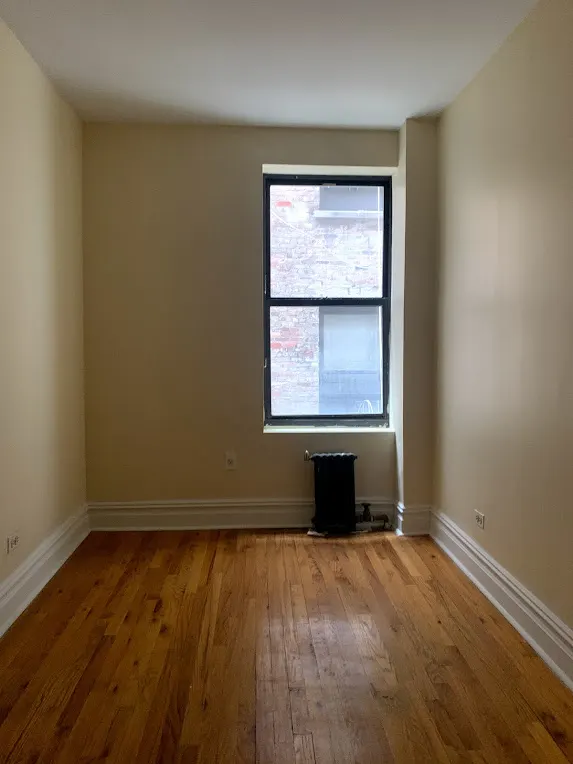 10 Manhattan Avenue