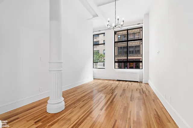 39 E 12TH Street