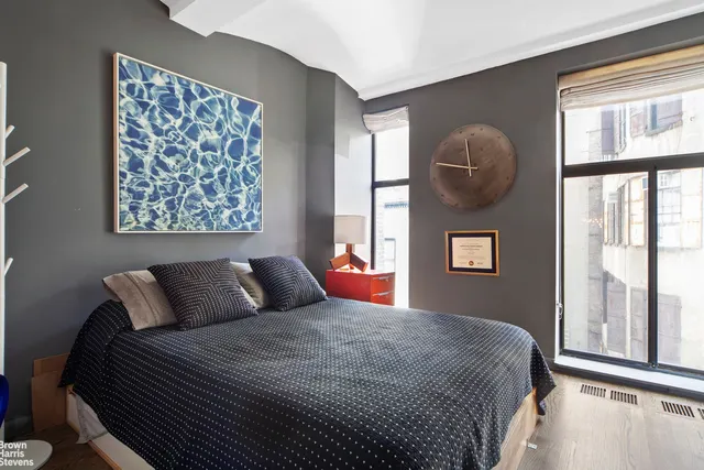 39 E 12TH Street