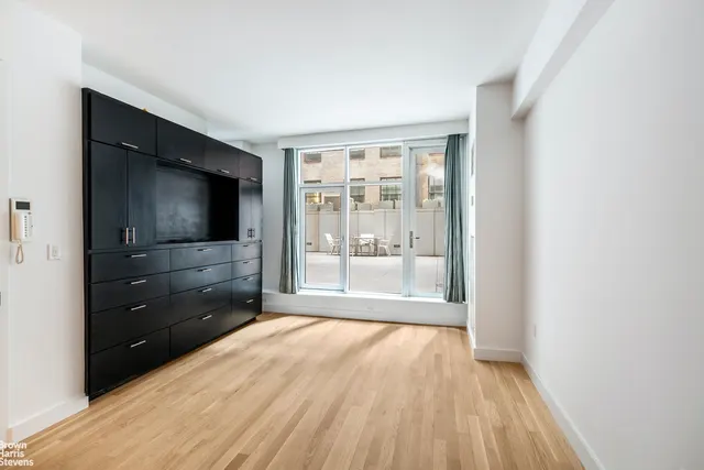 5 East 44th Street