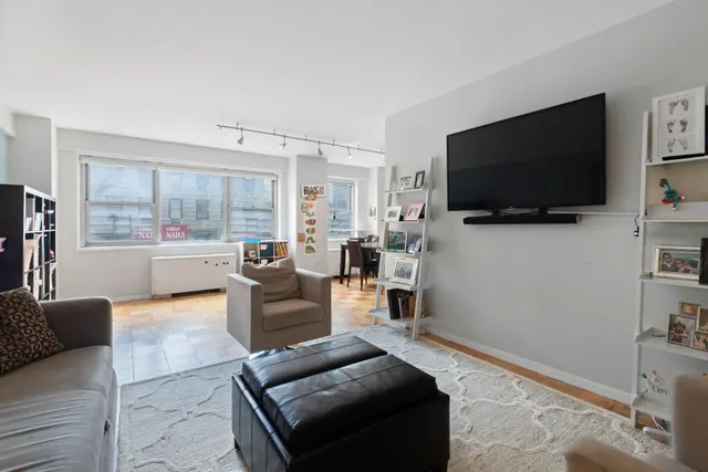 211 East 53rd Street