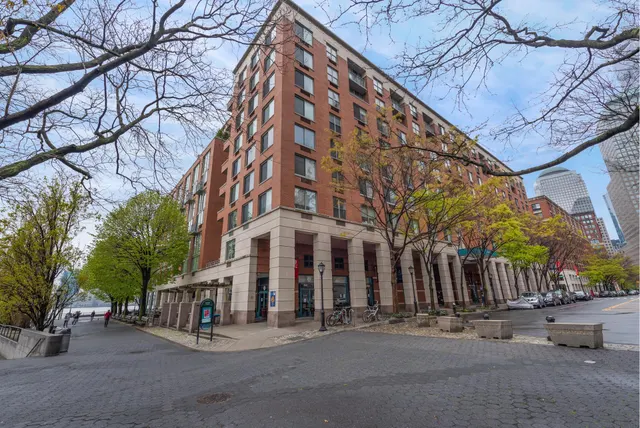21 South End Avenue