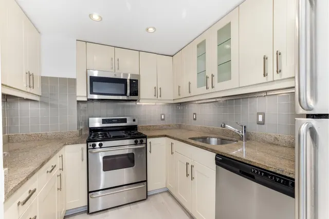 211 East 53rd Street