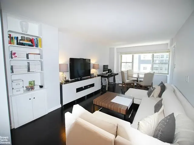 211 East 53rd Street