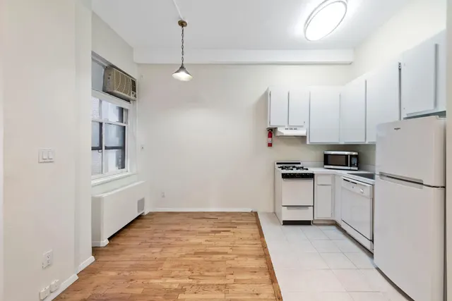 4 Lexington Avenue