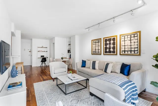211 East 53rd Street