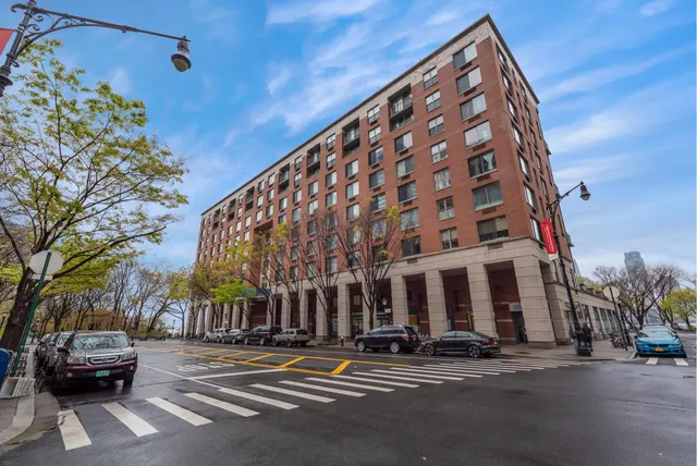 21 South End Avenue