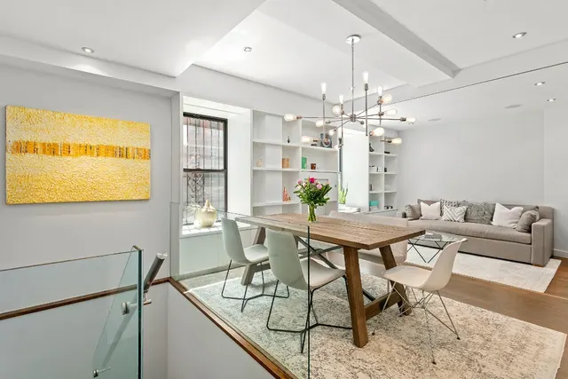 23 E 10th Street