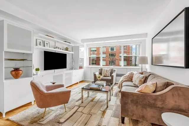 305 East 72nd Street
