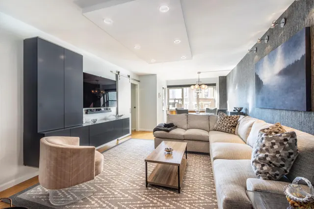 69 W 9TH Street