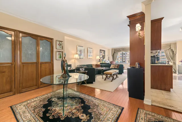 360 East 72nd Street