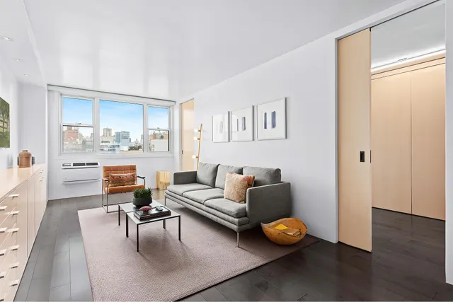 77 Seventh Avenue