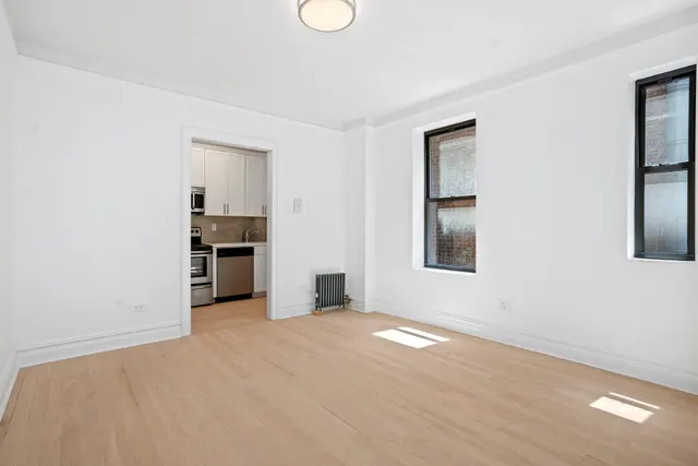 2647 Broadway