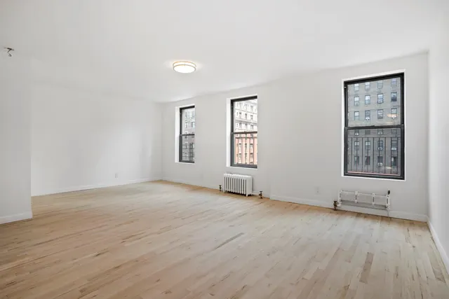 2647 Broadway