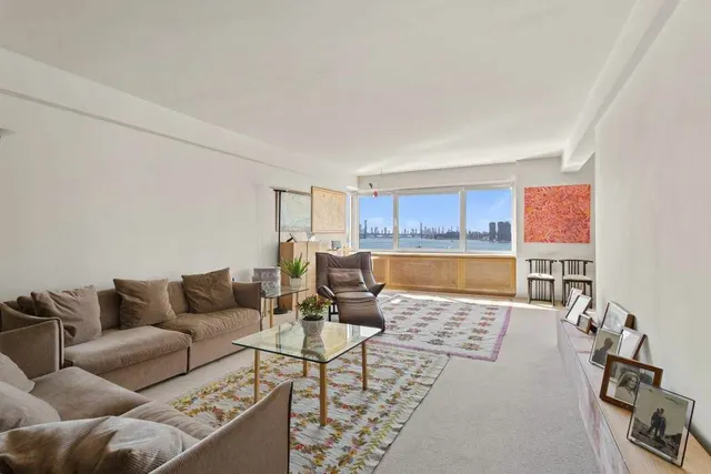 45 Sutton Place South