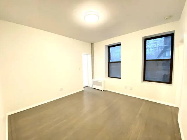 2647 Broadway