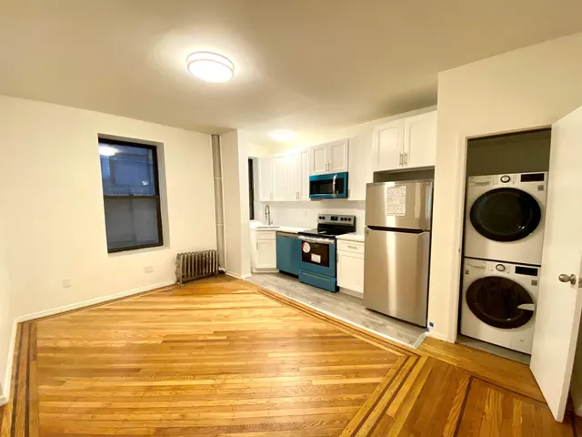 2647 Broadway
