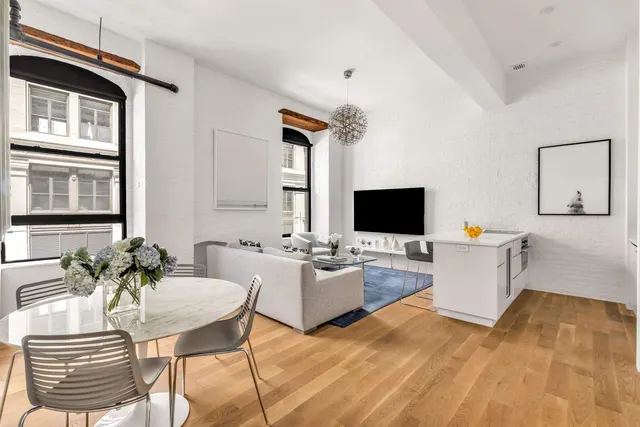 23 E 10th Street