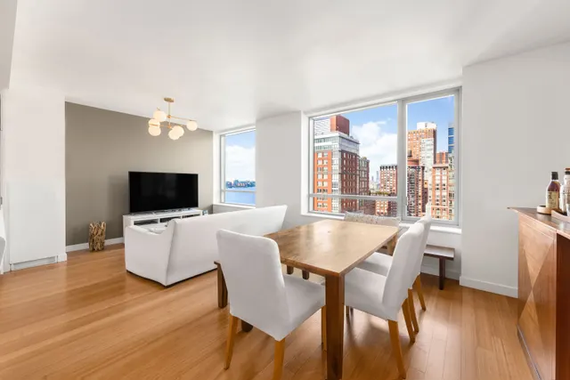 2 River Terrace