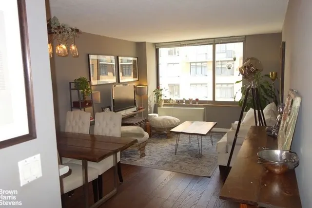 2 South End Avenue