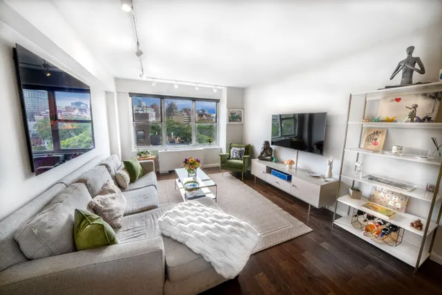 33 Greenwich Avenue