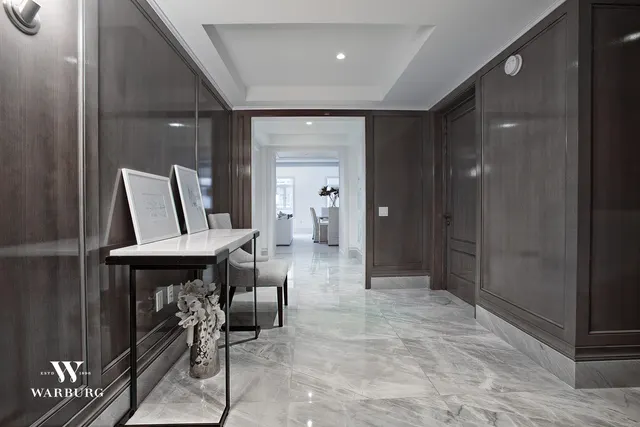 21 East 61st Street