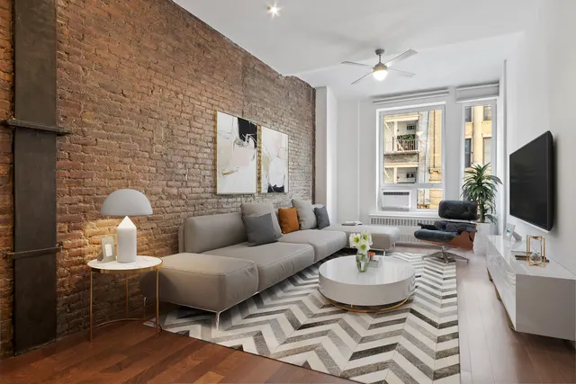 39 E 12TH Street
